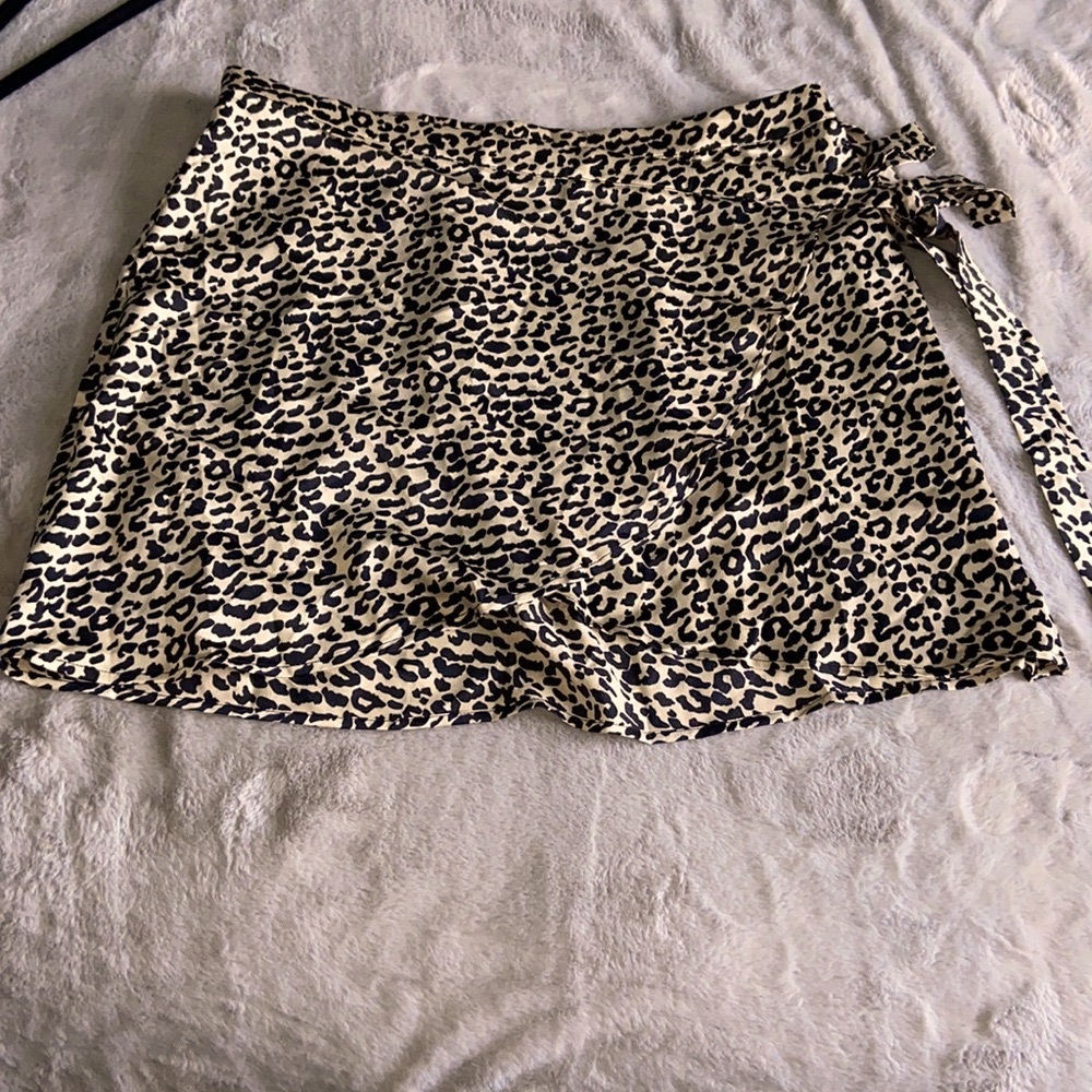 Animal print Skirt. Size 2X Stretch at waist Faux wrap Side Tie